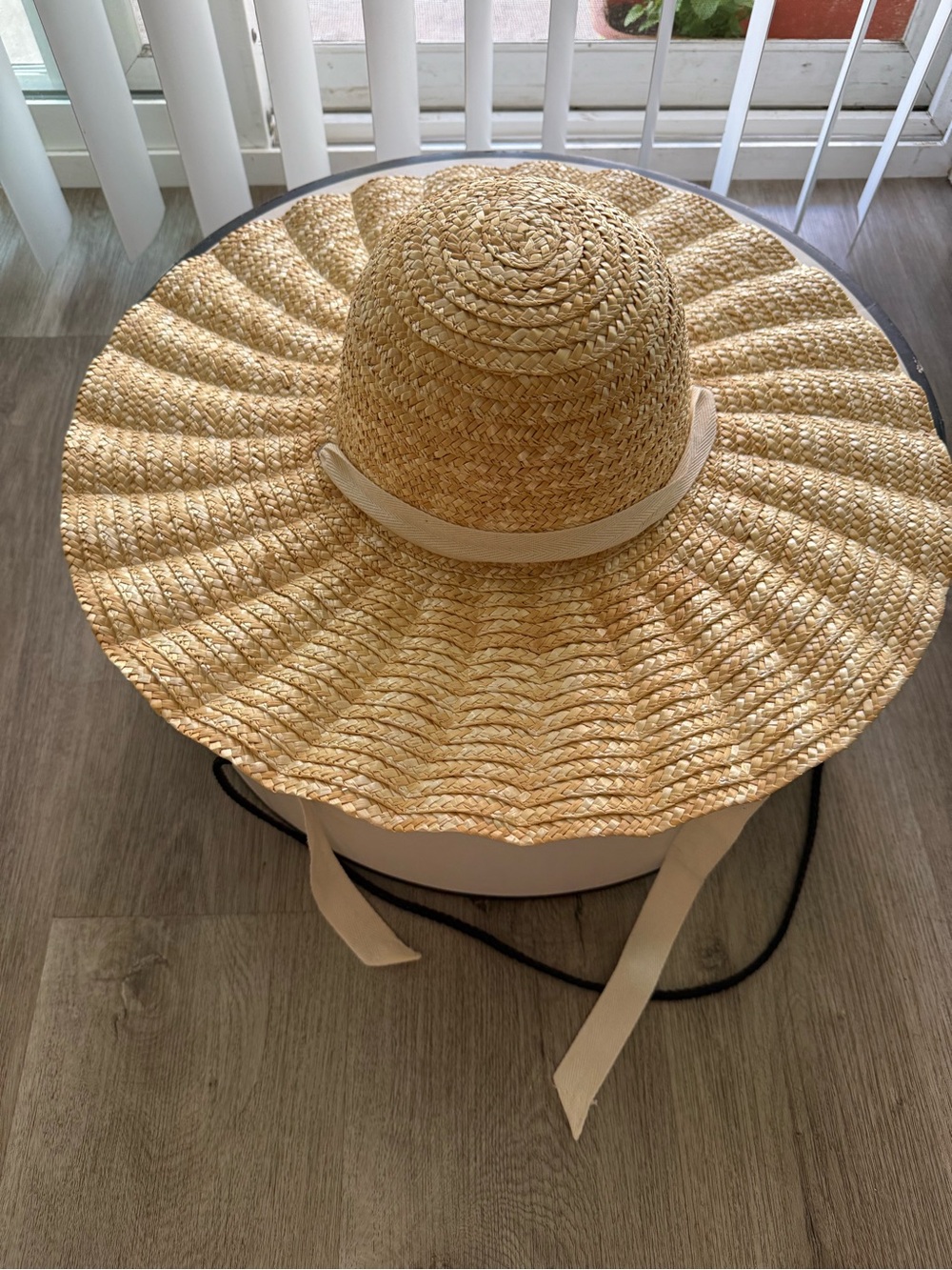 lack of color dolce scalloped straw ties sun summer hat size small new RARE